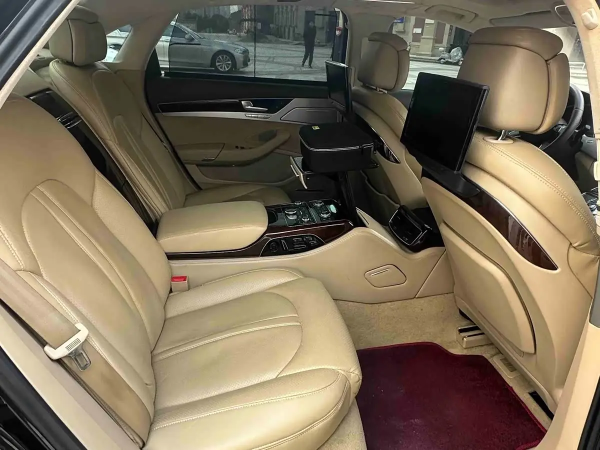 Audi A8 2012 — Şəkil 7/10