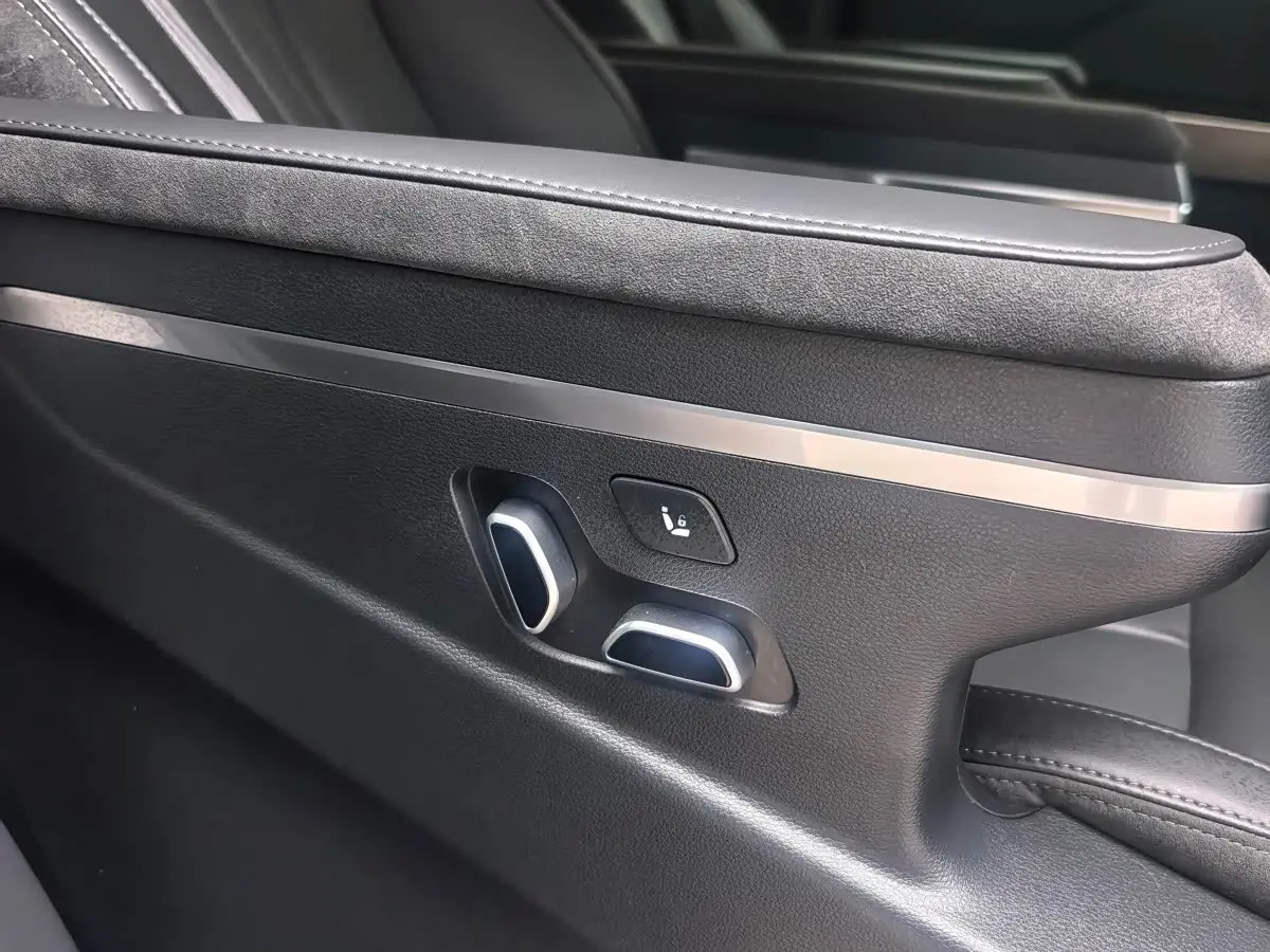 Hongqi HQ9 PHEV 2024 — Photo 9/16