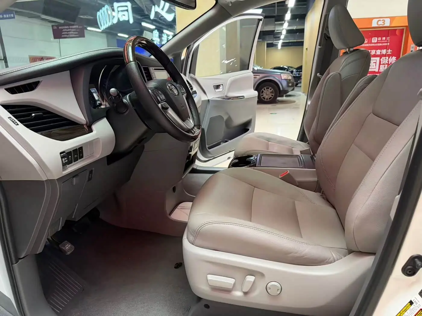 Toyota Sienna 2020 — Şəkil 11/18