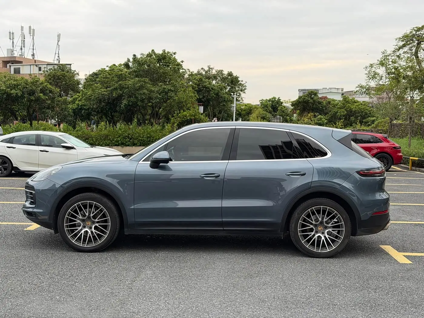 Porsche Cayenne 2018 — Photo 3/18