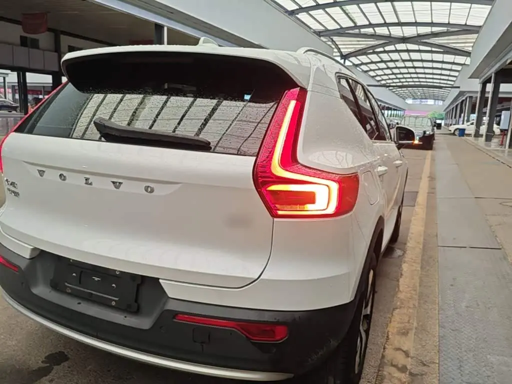 Volvo XC40 2024 — Фото 8/20