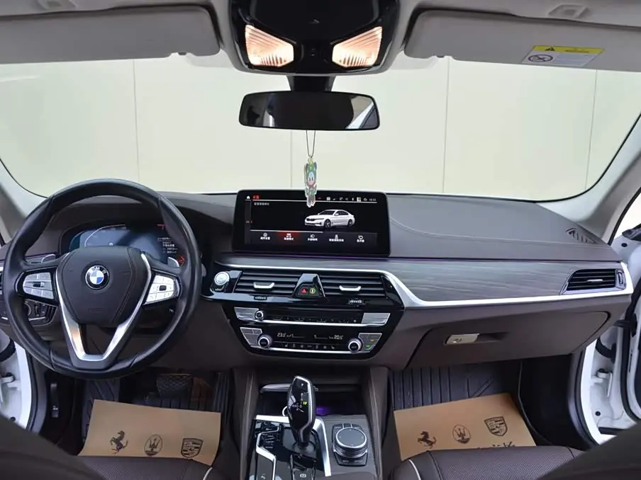 BMW 5 Series 2022 — Photo 14/15