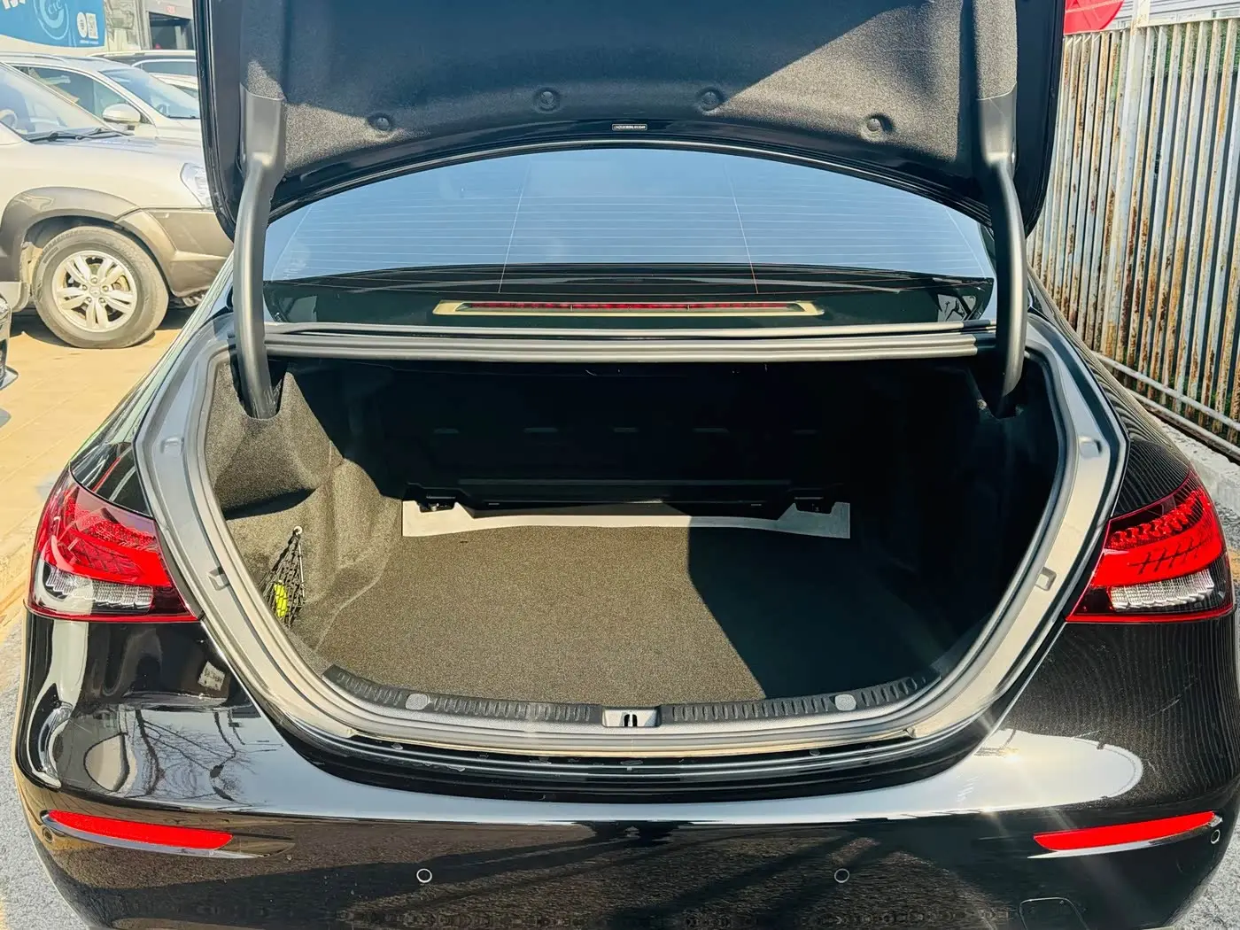 Mercedes-Benz E-Class 2022 — Photo 8/20