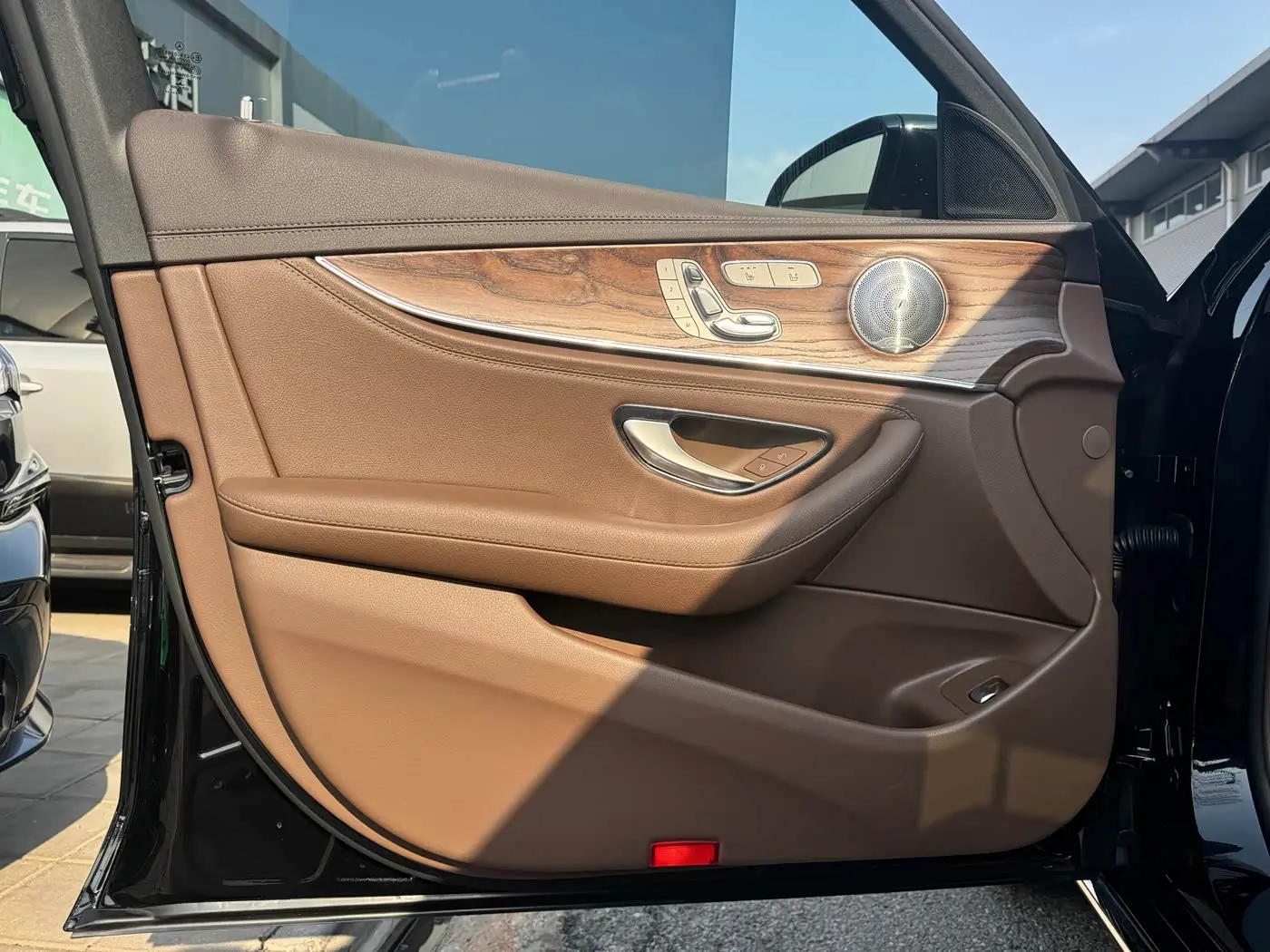 Mercedes-Benz E-Class 2022 — Photo 18/20