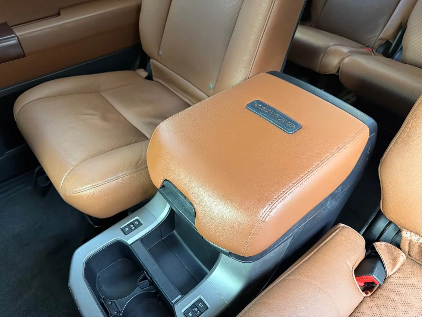 Toyota Sequoia 2012 — Photo 13/20