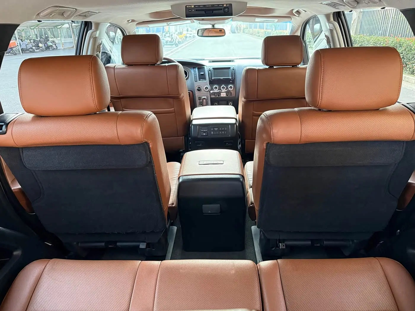 Toyota Sequoia 2012 — Photo 19/20