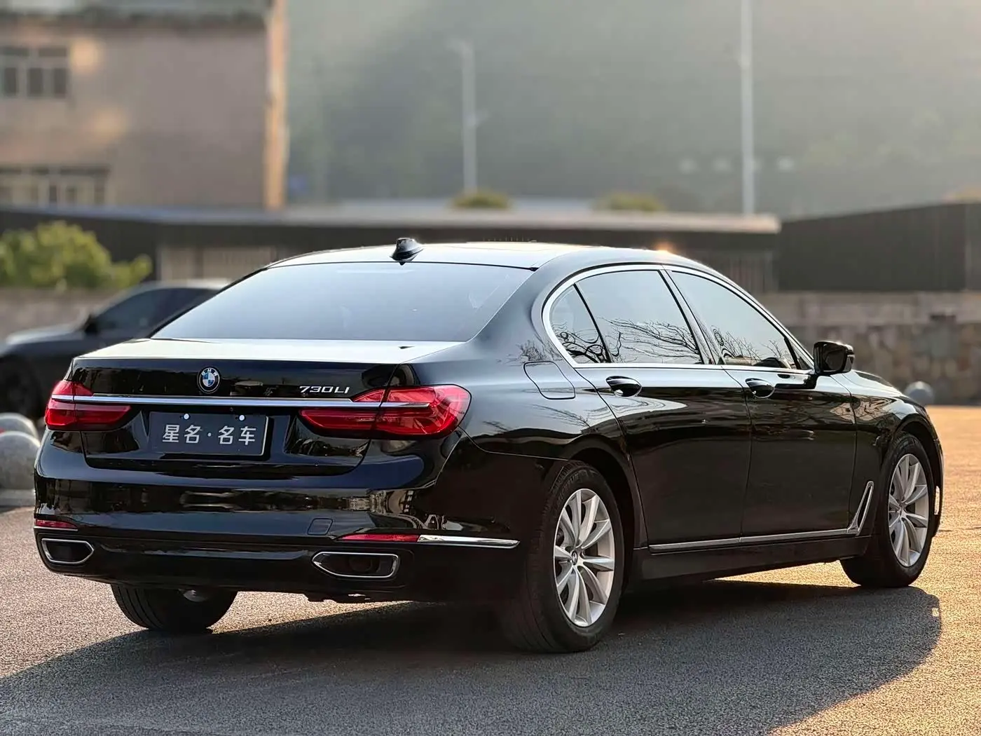 BMW 7 Series 2017 — Şəkil 16/18