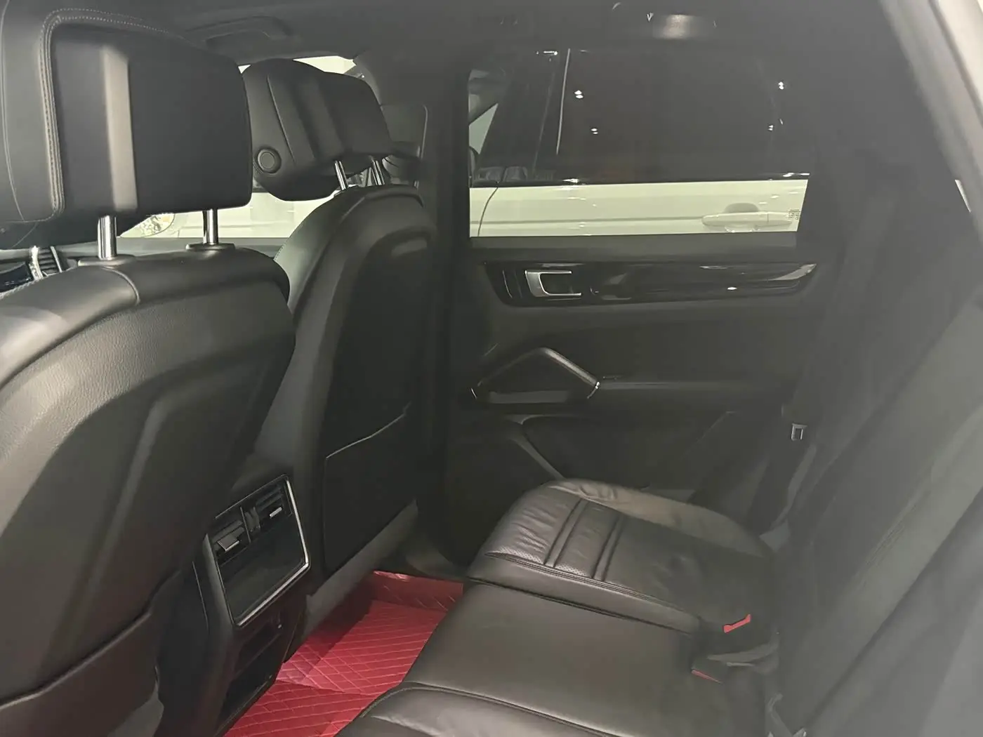 Porsche Cayenne 2018 — Photo 8/16