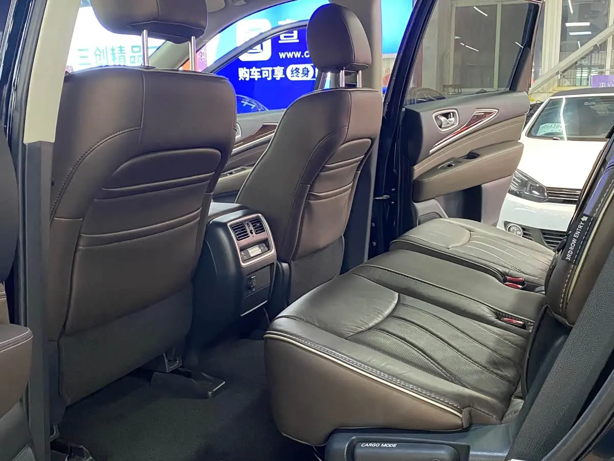 Infiniti QX60 2021 — Photo 10/20