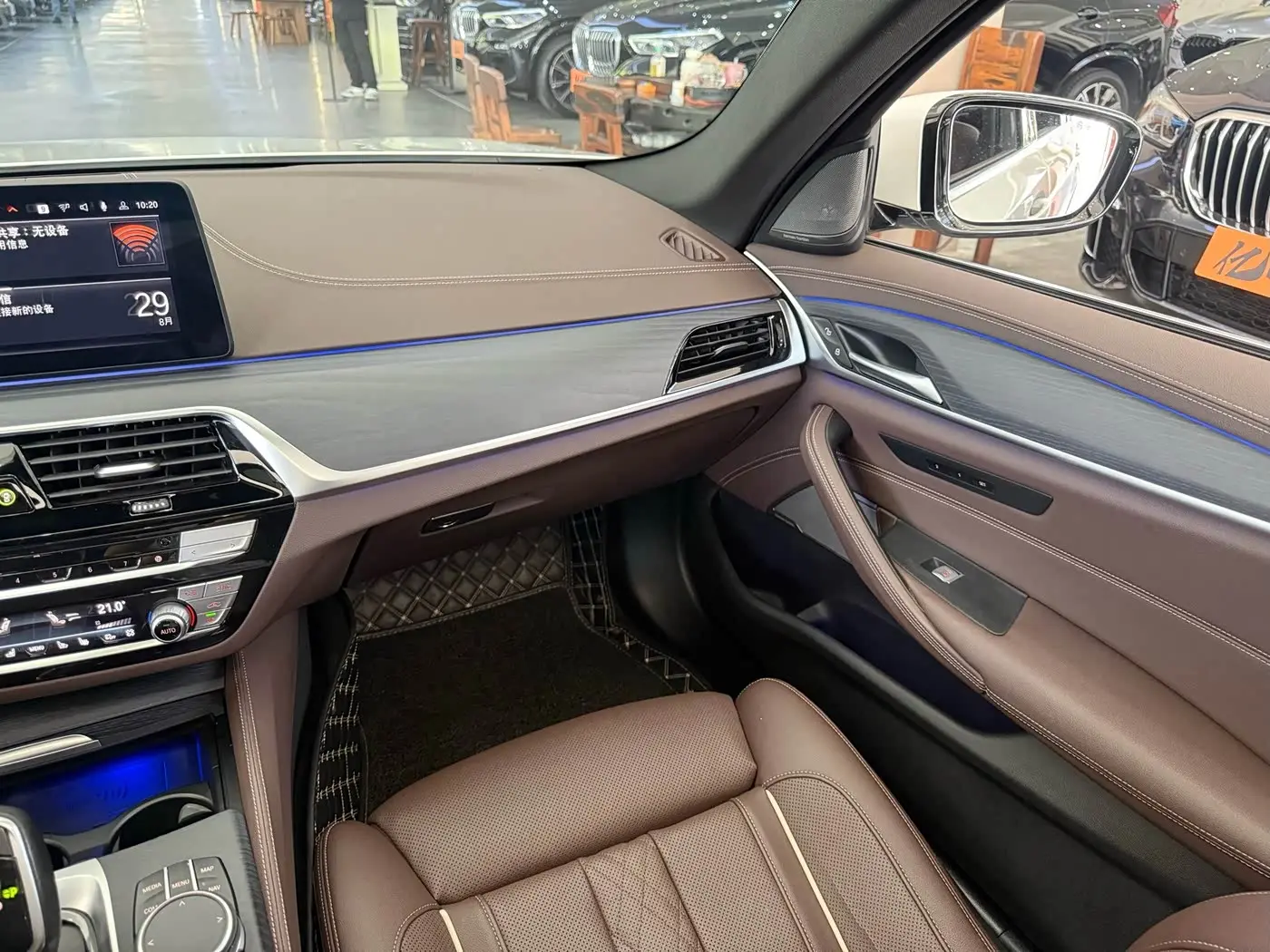 BMW 5 Series 2021 — Şəkil 8/18