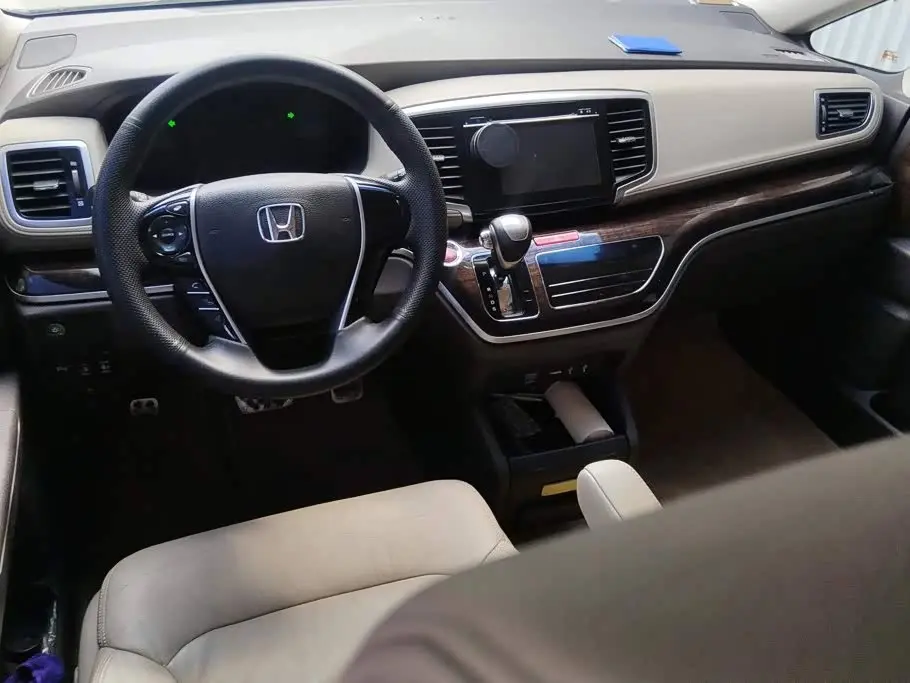 Honda Odyssey 2017 — Şəkil 12/16