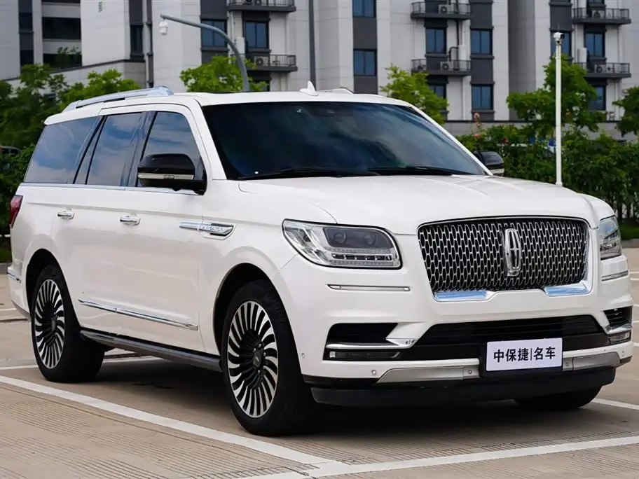 Lincoln Navigator 2018 — Photo 2/20