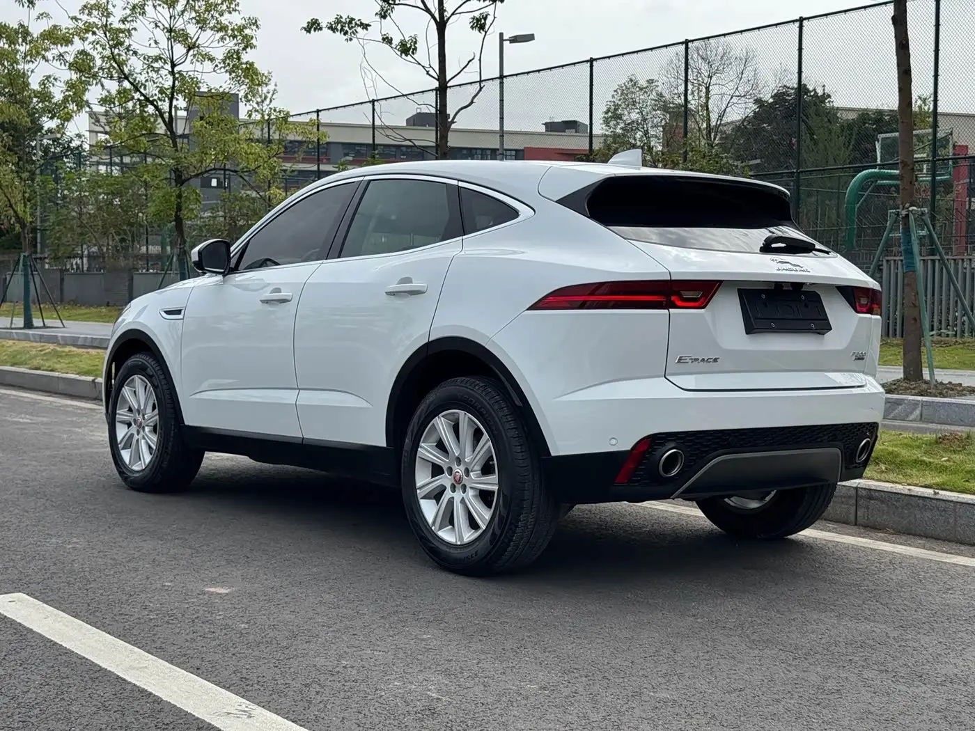 Jaguar E-PACE 2018 — Фото 18/18