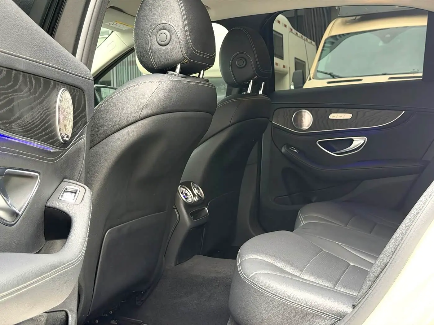 Mercedes-Benz C-Class 2019 — Photo 7/9
