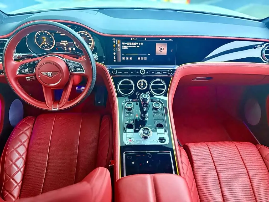 Bentley Continental 2022 — Фото 11/13