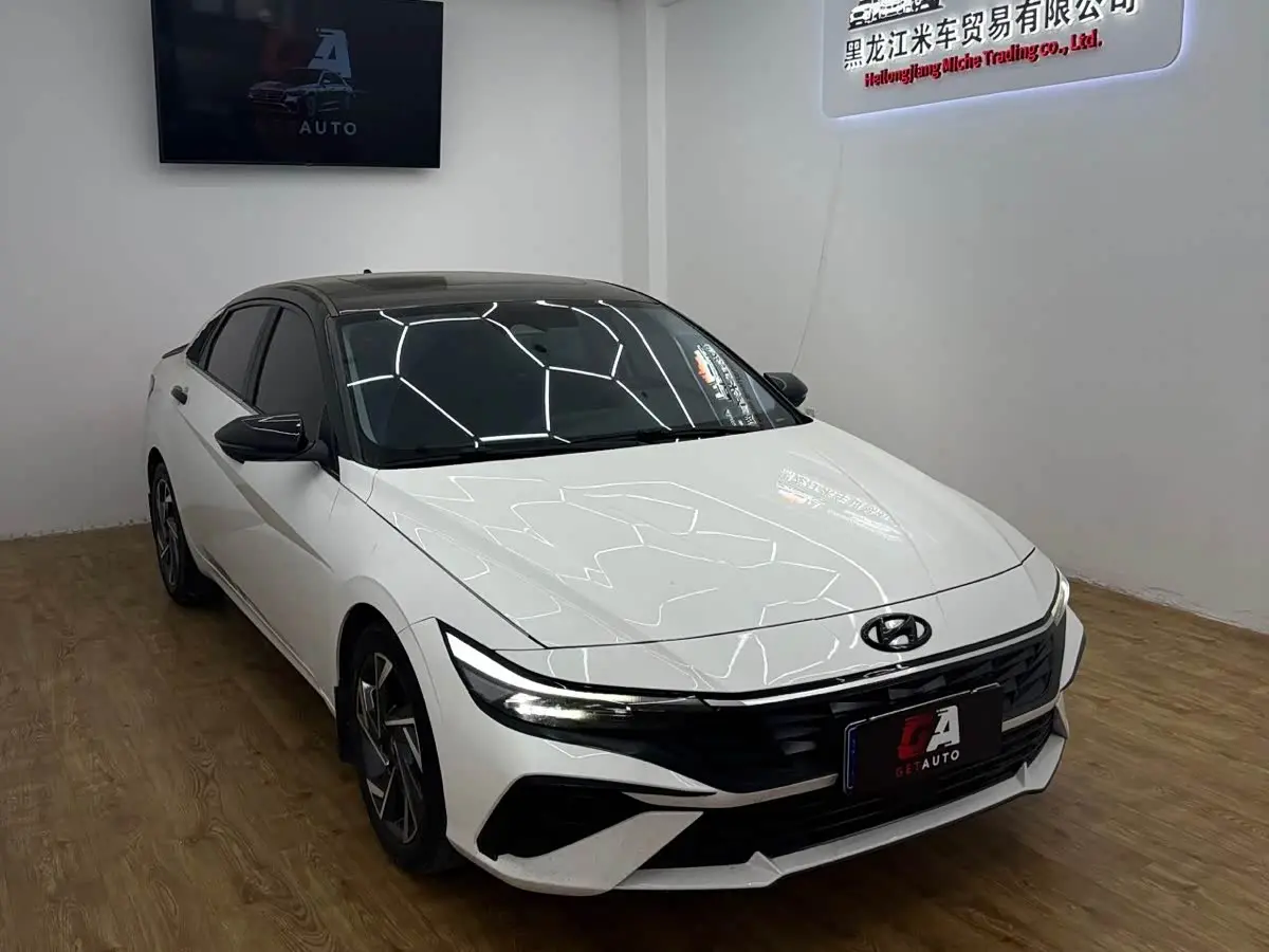 Hyundai Elantra 2023 — Photo 1/16
