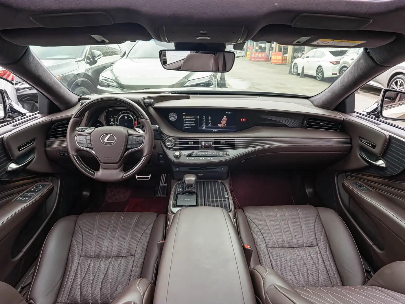 Lexus LS 2018 — Photo 13/20