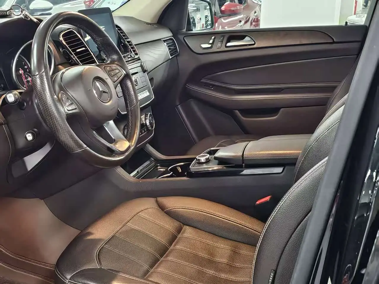 Mercedes-Benz GLE 2016 — Фото 7/17