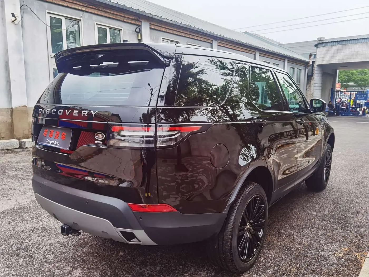 Land Rover Discovery 2018 — Фото 6/18