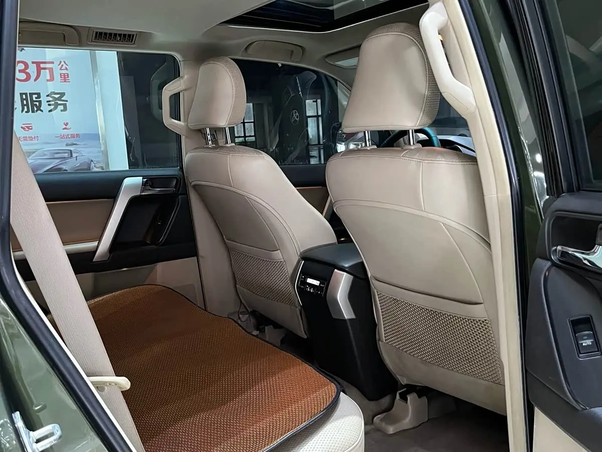 Toyota Prado 2012 — Photo 11/20
