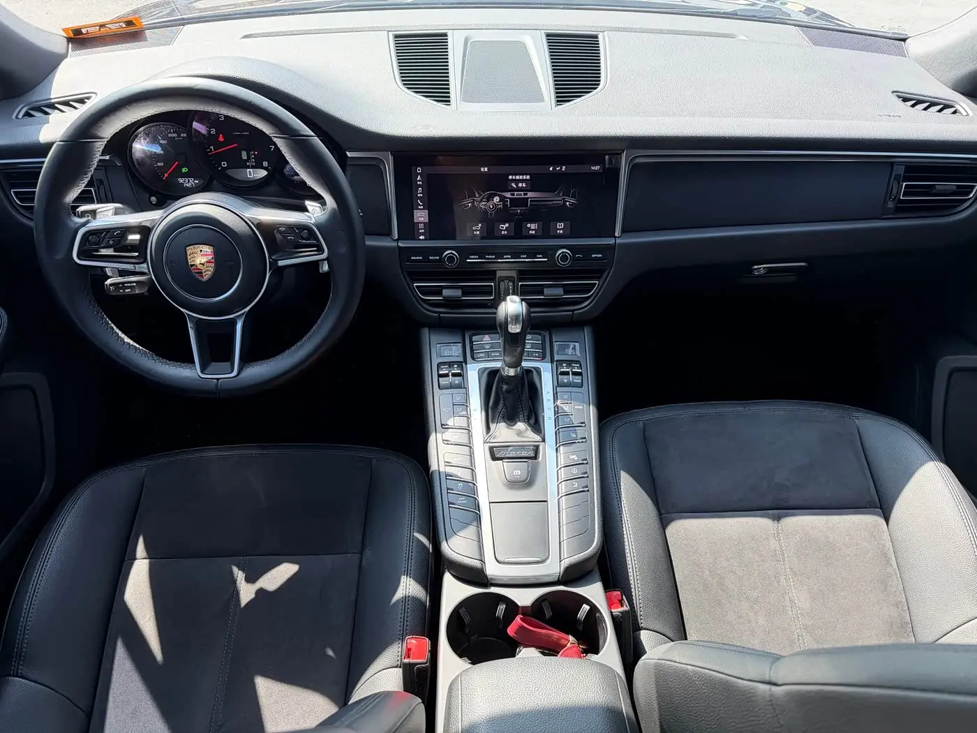Porsche Macan 2019 — ფოტო 16/20