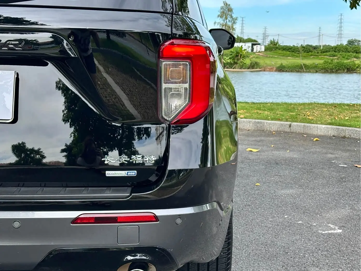 Ford Explorer 2021 — Photo 9/20