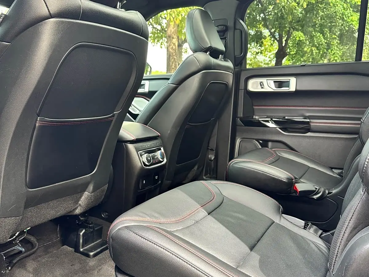 Ford Explorer 2021 — Photo 12/20