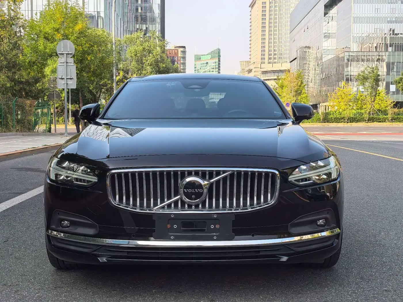 Volvo S90 2022 — Photo 2/20