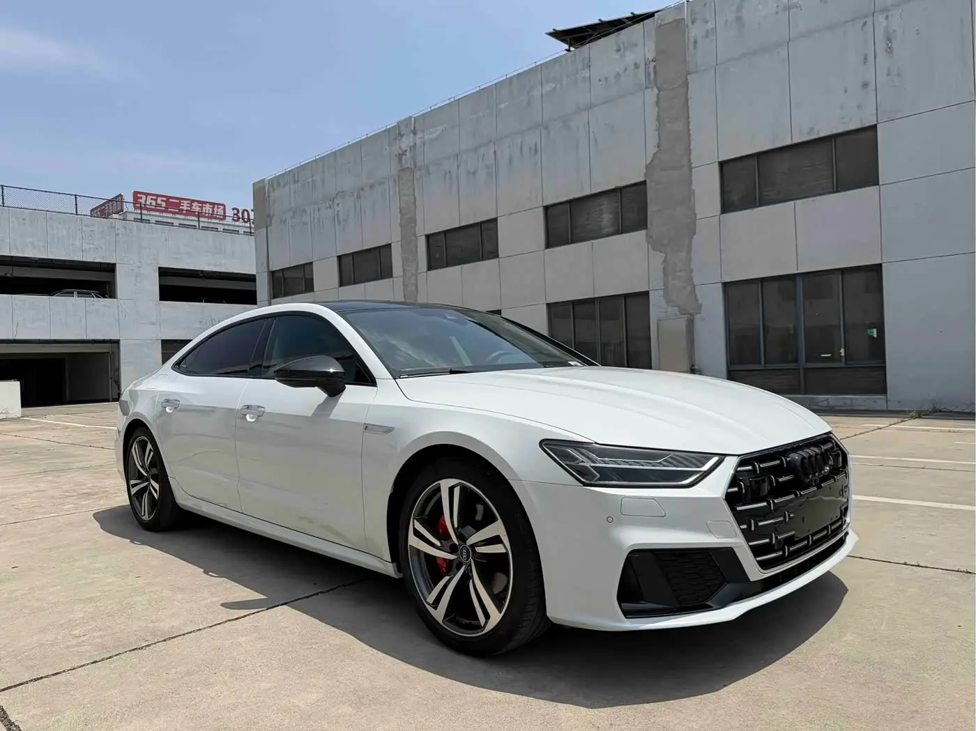 Audi A7L 2023 — Фото 3/18