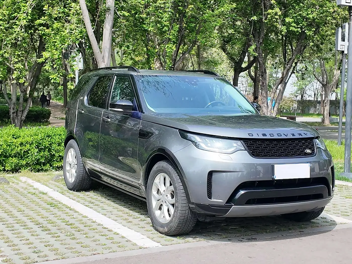 Land Rover Discovery 2018 — Şəkil 2/15