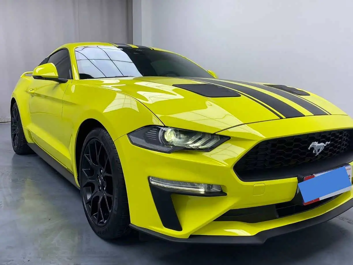 Ford Mustang 2022 — Photo 2/12