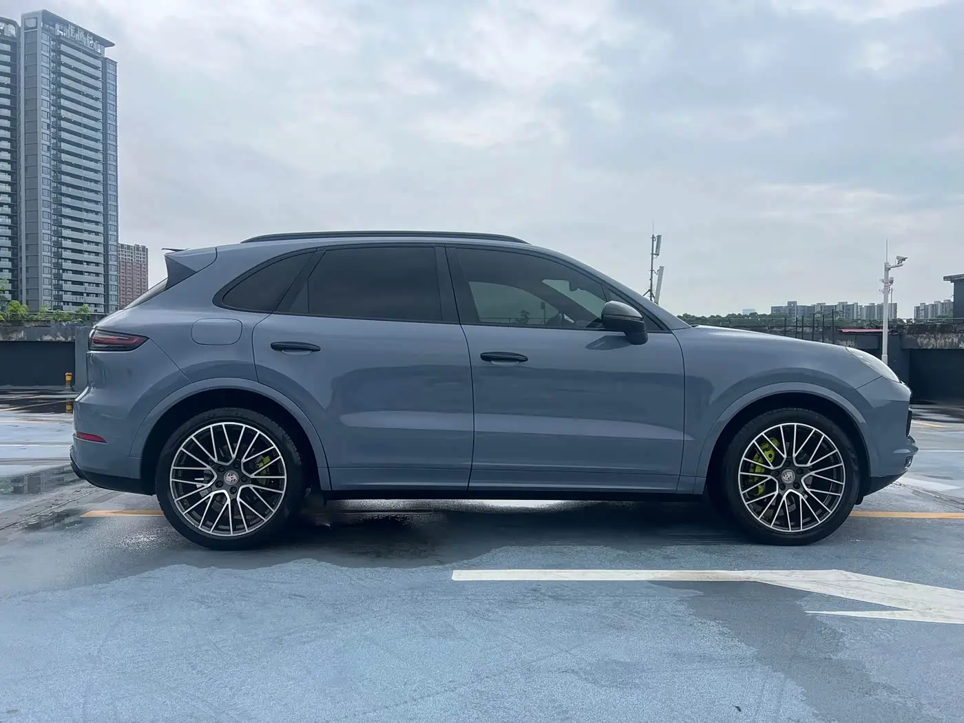 Porsche Cayenne New Energy 2019 — Photo 7/19