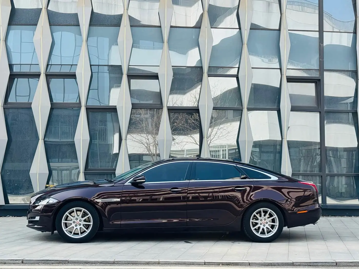 Jaguar XJ 2018 — Şəkil 3/20