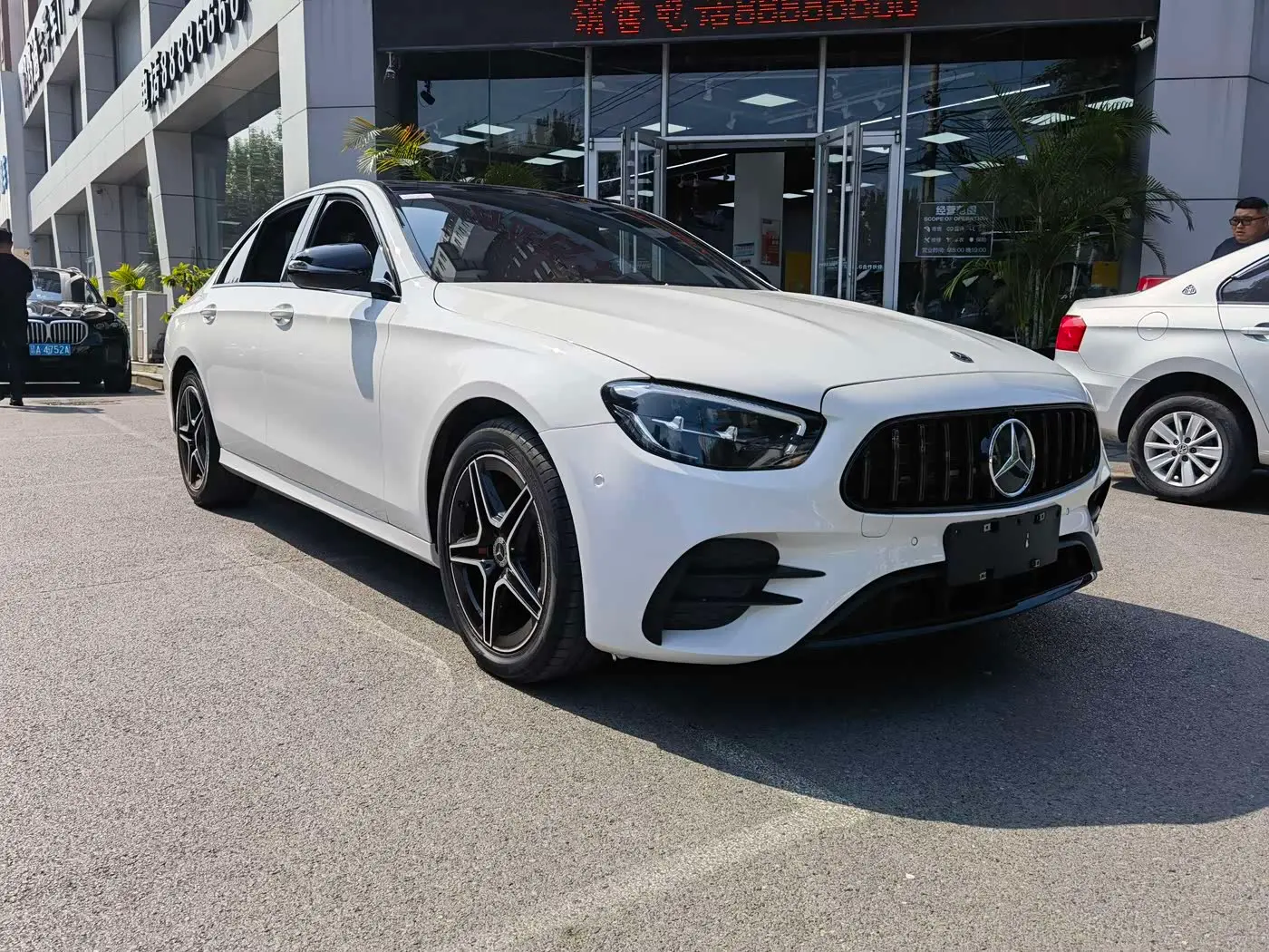 Mercedes-Benz E-Class 2022 — Photo 3/18