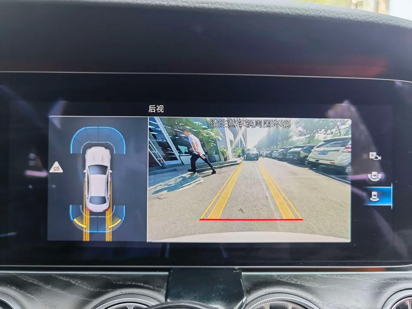 Mercedes-Benz E-Class 2022 — Photo 11/18