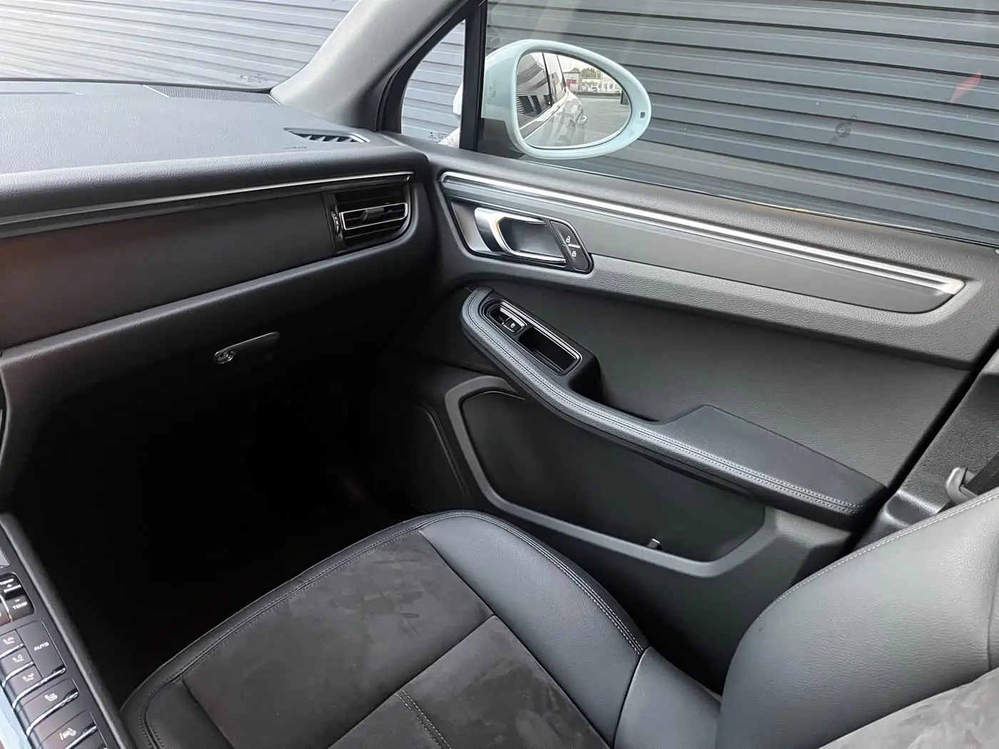 Porsche Macan 2019 — Фото 13/18