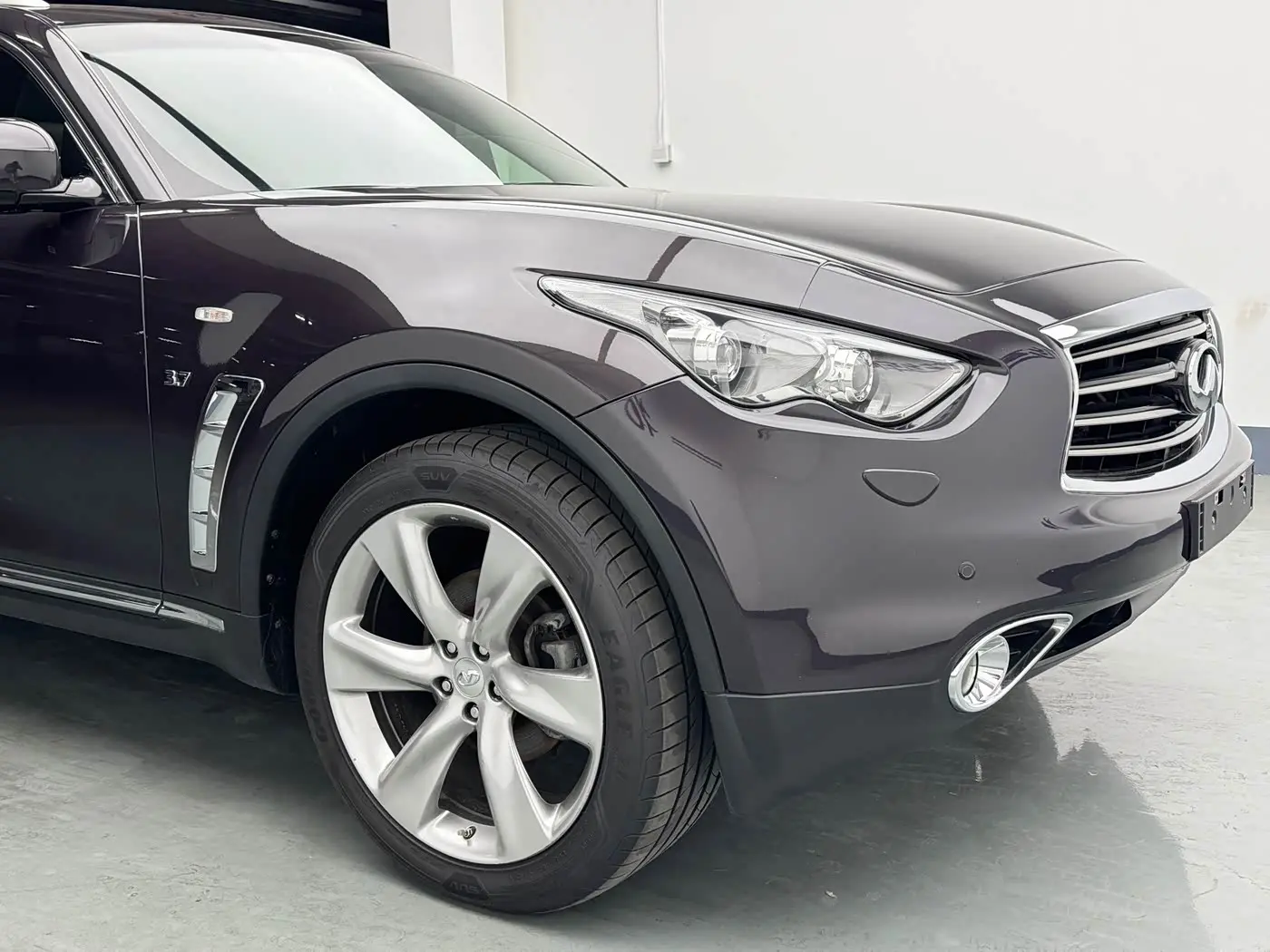 Infiniti QX70 2014 — Photo 9/18