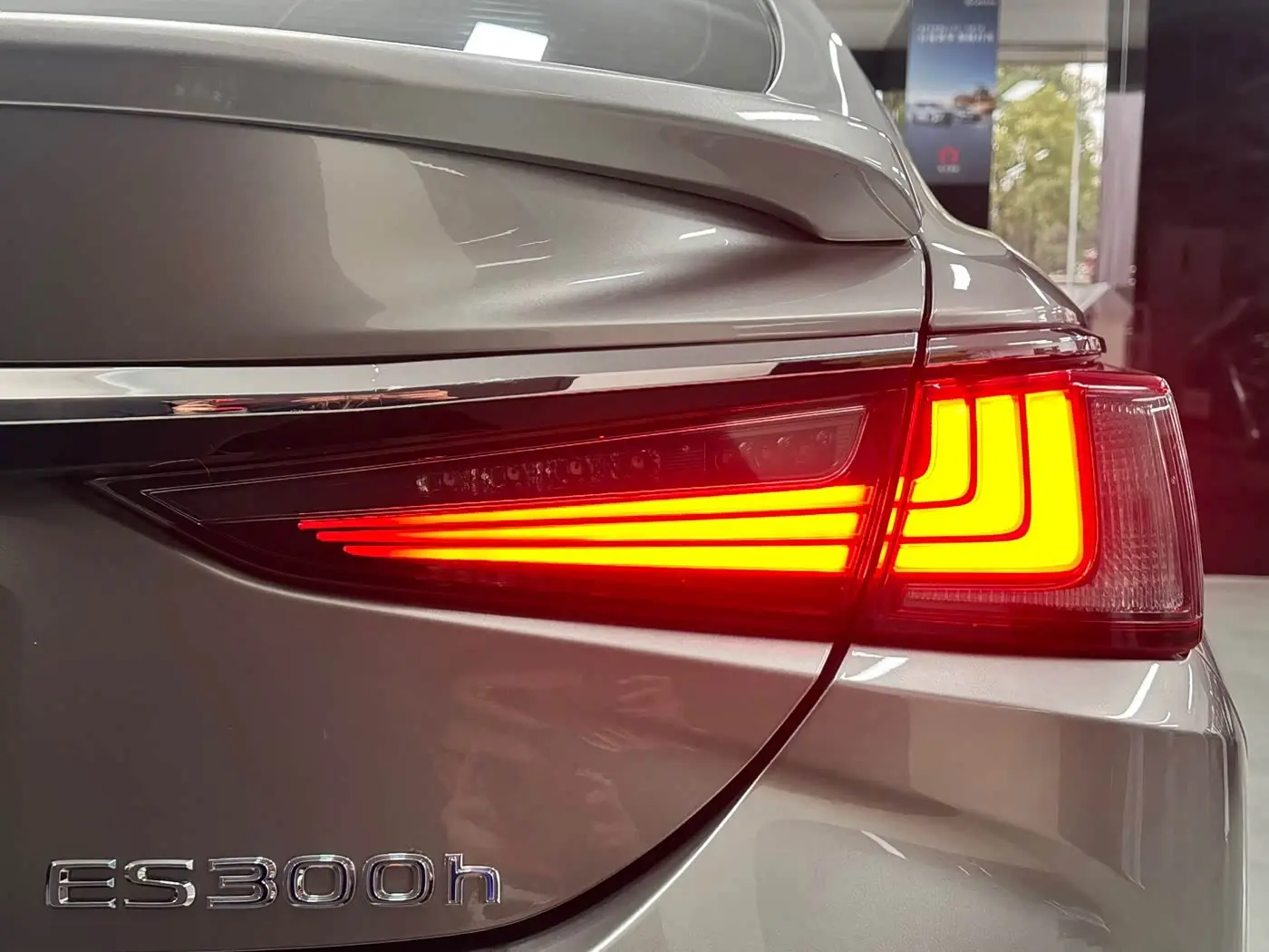 Lexus ES 2022 — Şəkil 9/15