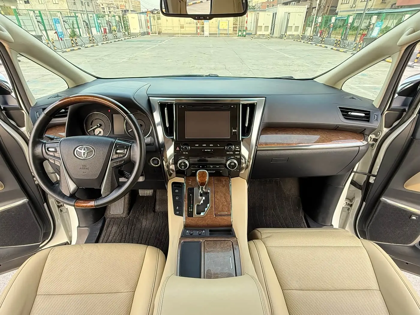 Toyota Alphard 2017 — Photo 6/12