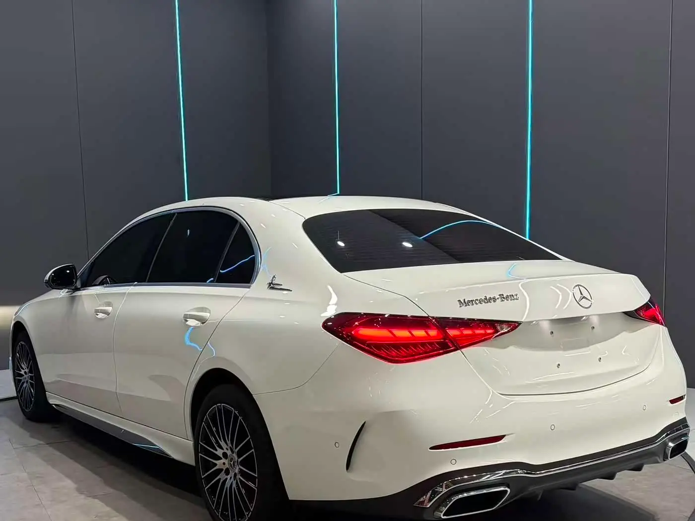 Mercedes-Benz C-Class 2025 — Фото 8/12