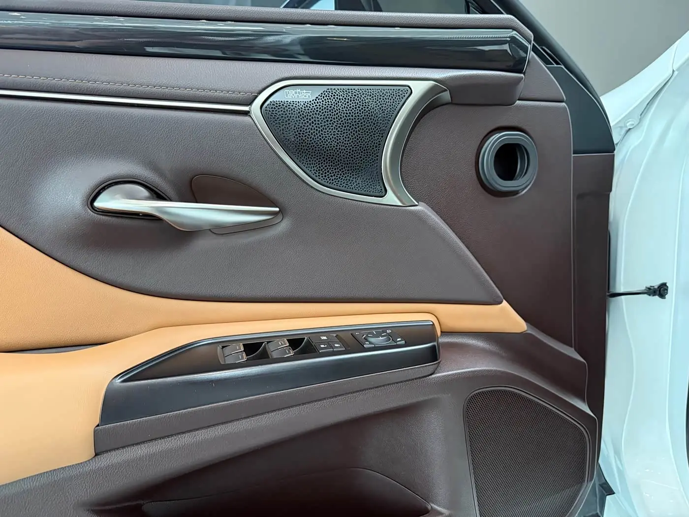 Lexus ES 2020 — Şəkil 15/19