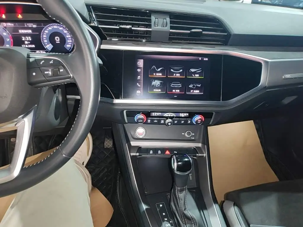 Audi Q3 2021 — Photo 13/20