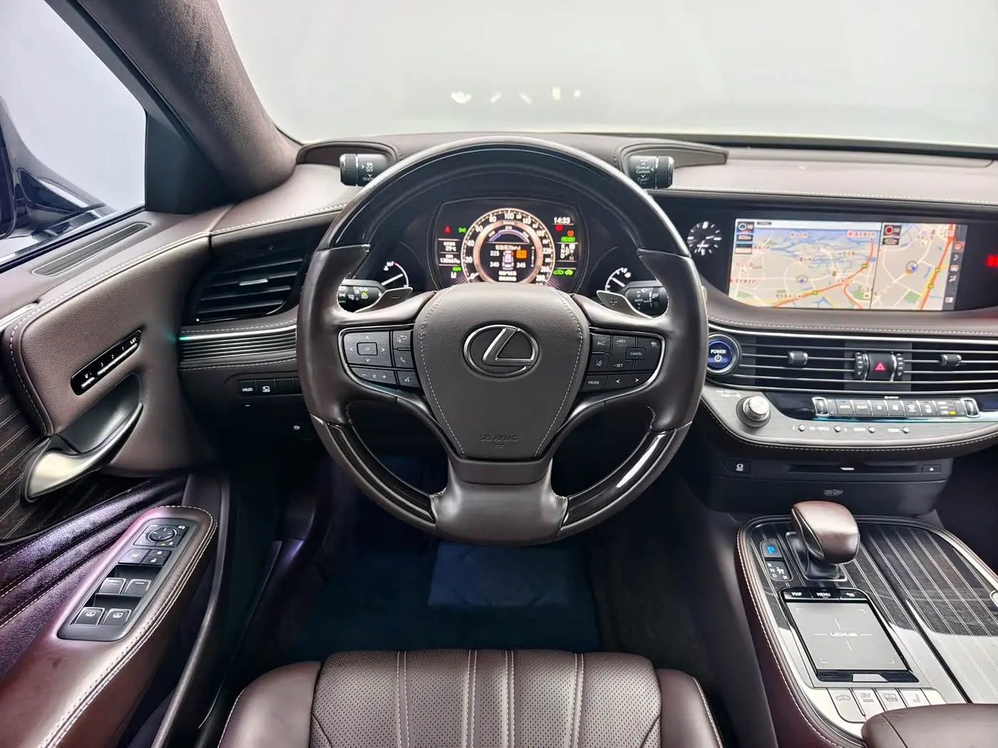 Lexus LS 2018 — Photo 5/11