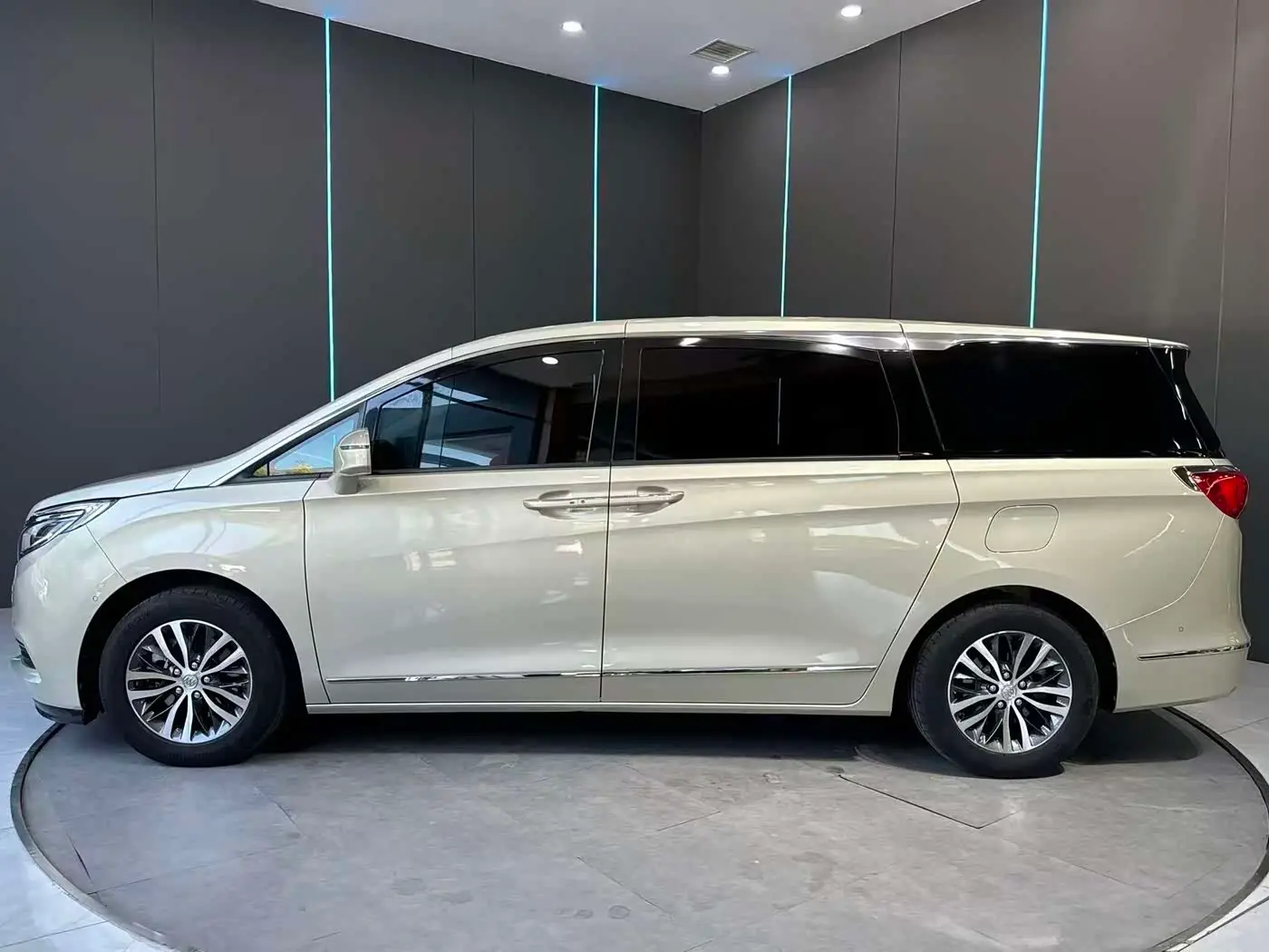 Buick GL8 2019 — Şəkil 5/12
