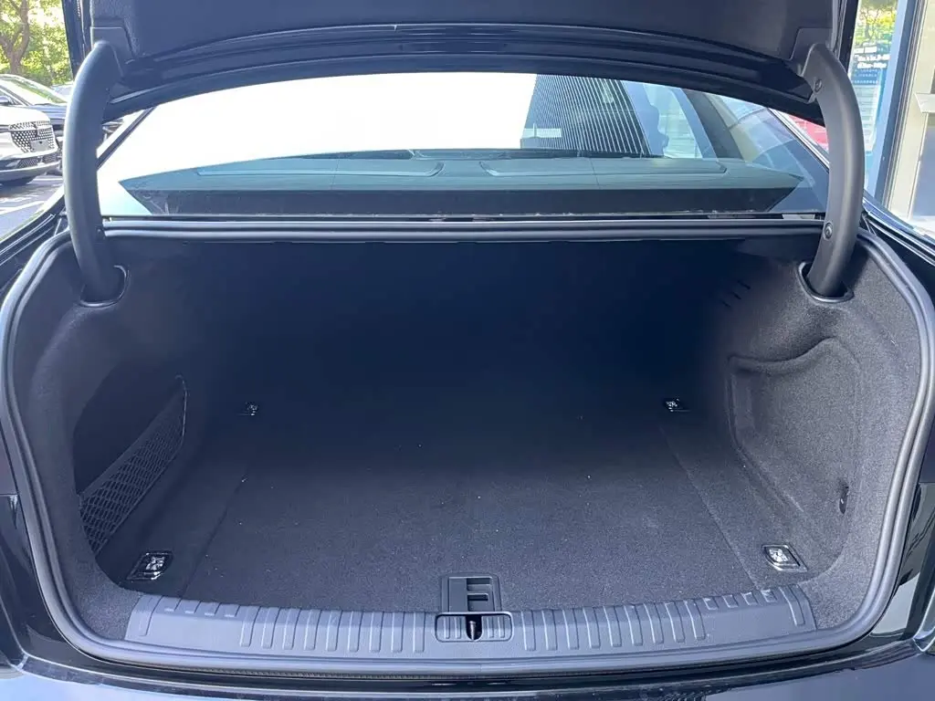Audi A6L 2025 — Photo 15/17