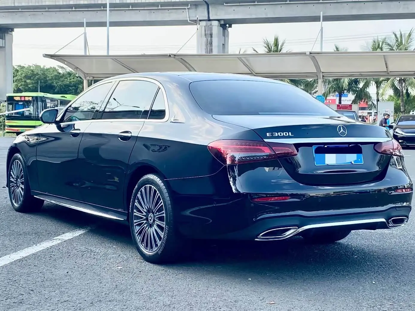 Mercedes-Benz E-Class 2023 — Photo 6/9