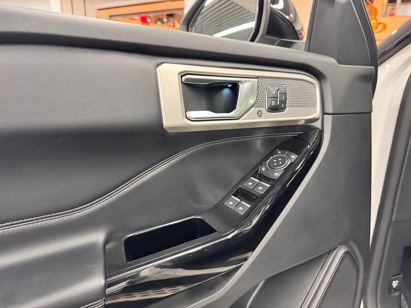 Ford Explorer 2021 — Photo 11/14