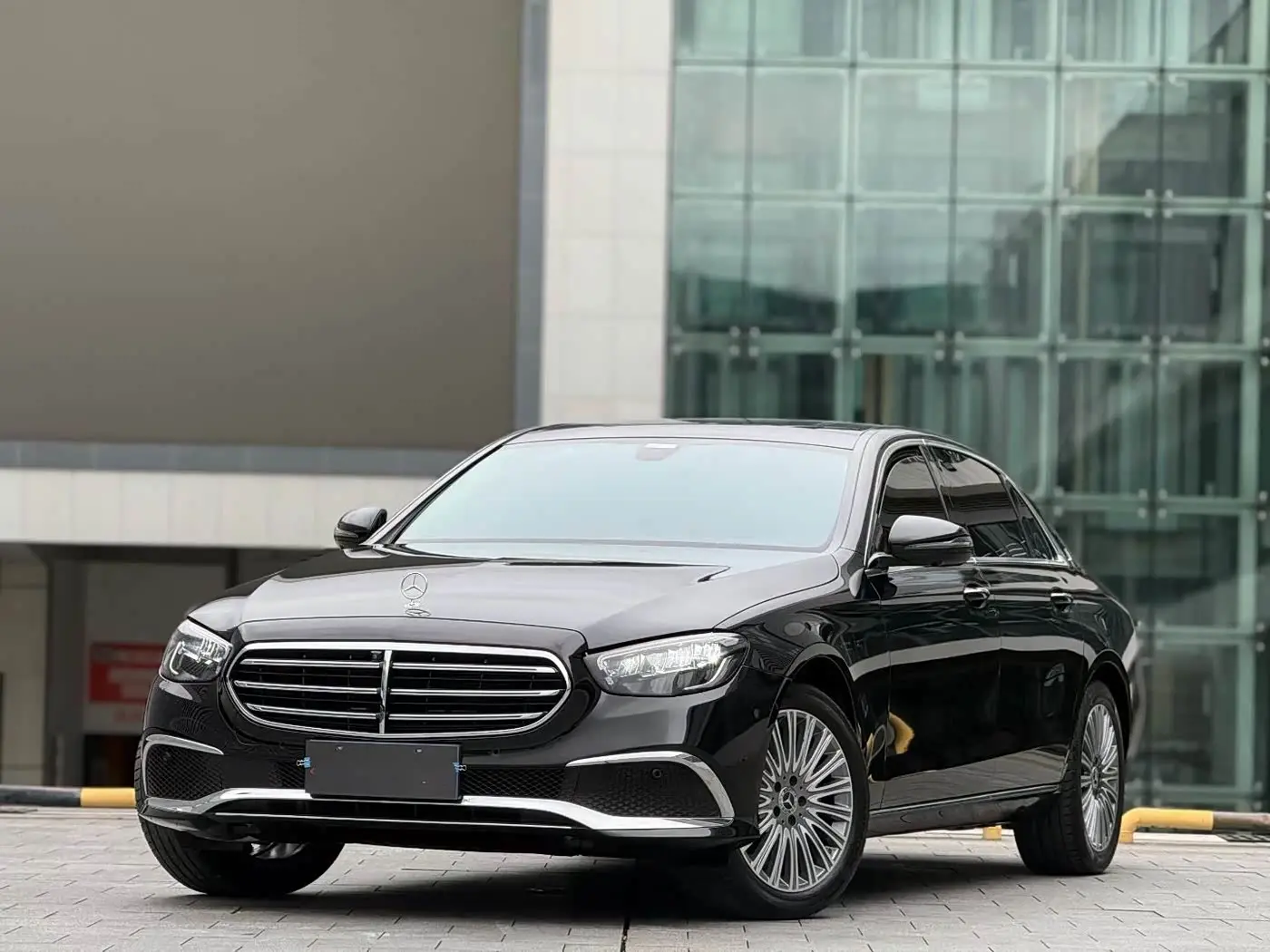 Mercedes-Benz E-Class 2022 — Фото 1/9