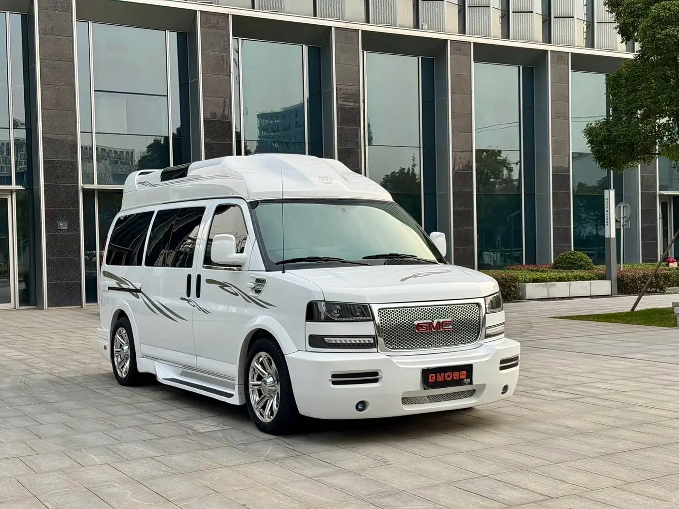 GMC Savana 2016 — Фото 3/19
