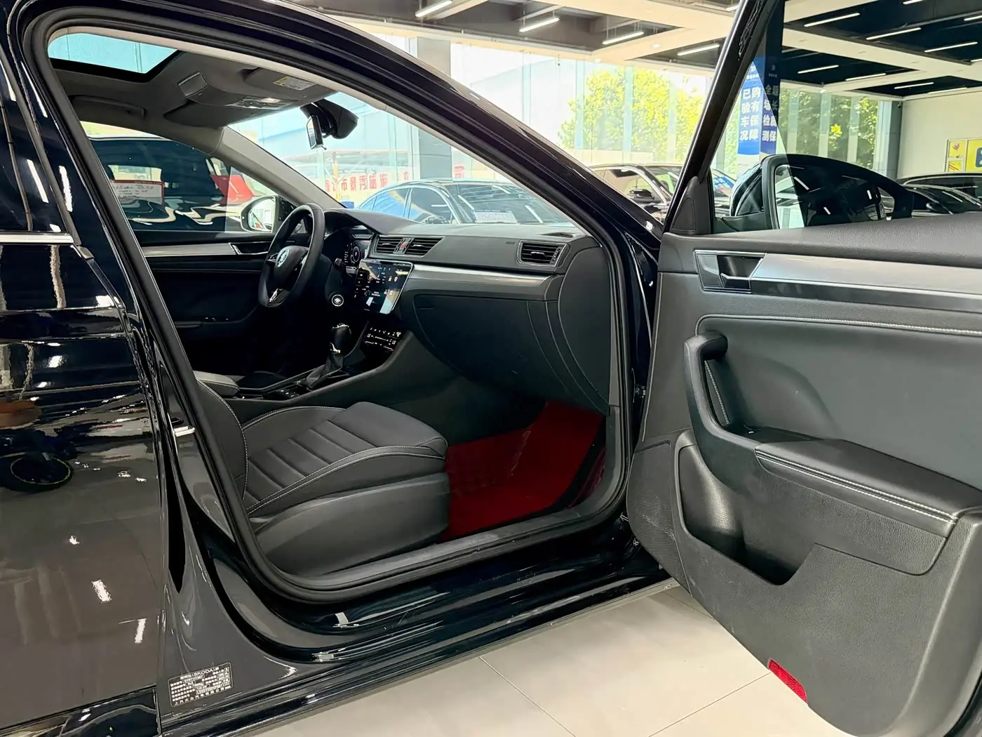 Škoda Superb 2023 — Photo 9/15